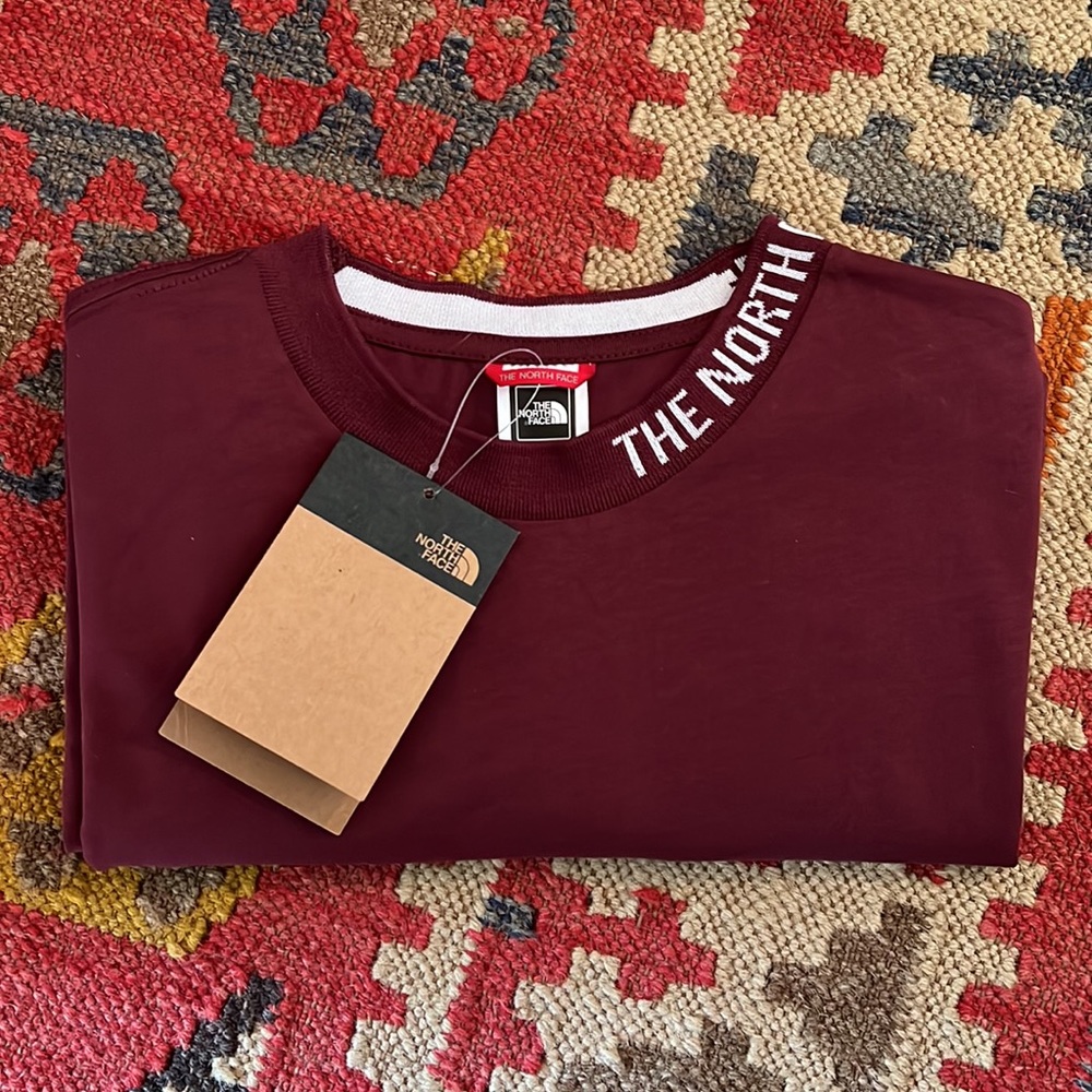NWT The North Face Tee Womens Size XS